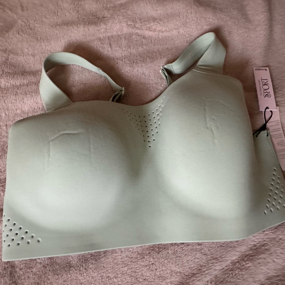 Seamless Sport Bra in Light Green